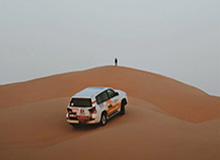 开云体育-载誉而归，中国足协秘书长袁永清一行为归来的球员戴上花环