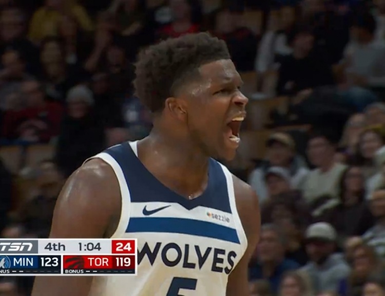 开云体育-这球杀人！关键时刻爱德华兹单打英格拉姆 后仰跳投命中拉开分差