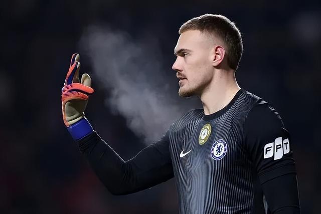 开云体育-不走运！蓝军二门欧冠半场伤退 新帅本欲重点培养他