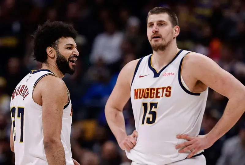 掘金第四节运动战仅11中4，罚球21中20，爵士仅3次罚球