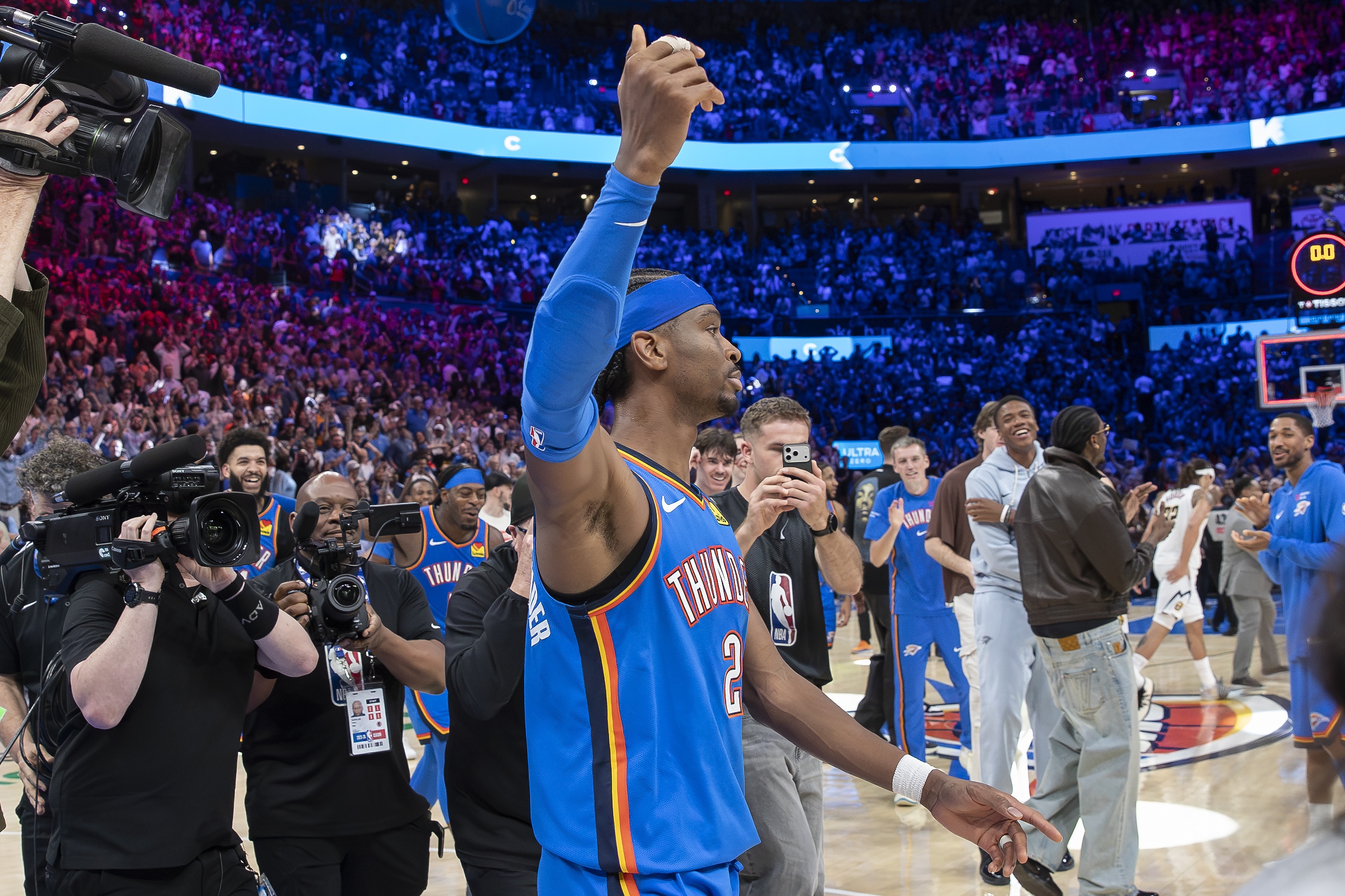 开云体育-连续3场关键球！神的武器再加撤步三分 SGA提前终结本季MVP讨论